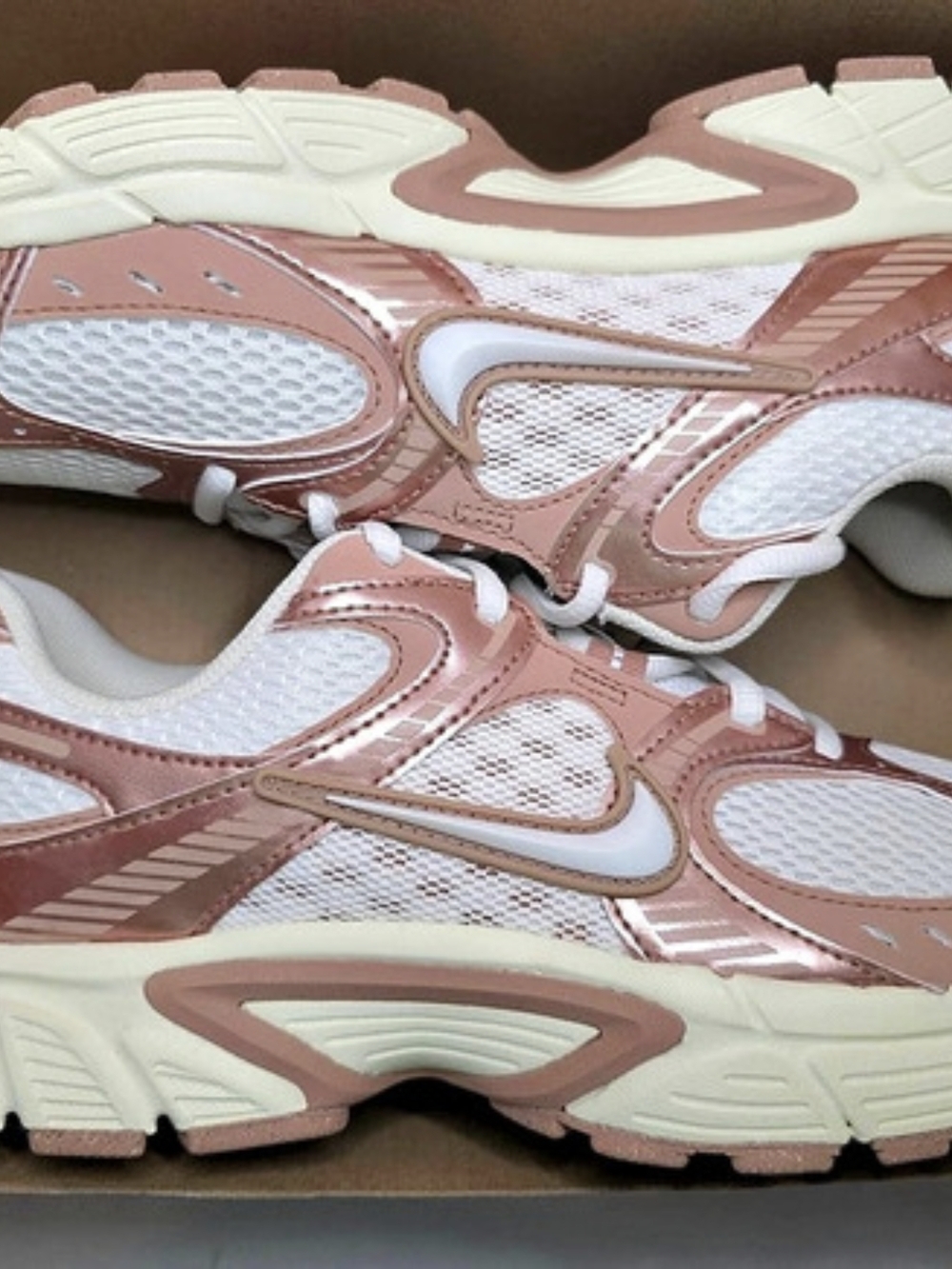 Nike V5 RNR Womens Running Shoes Sneakers Size 9 White  / Rose Gold IQ9426 133 - Picture 8 of 8